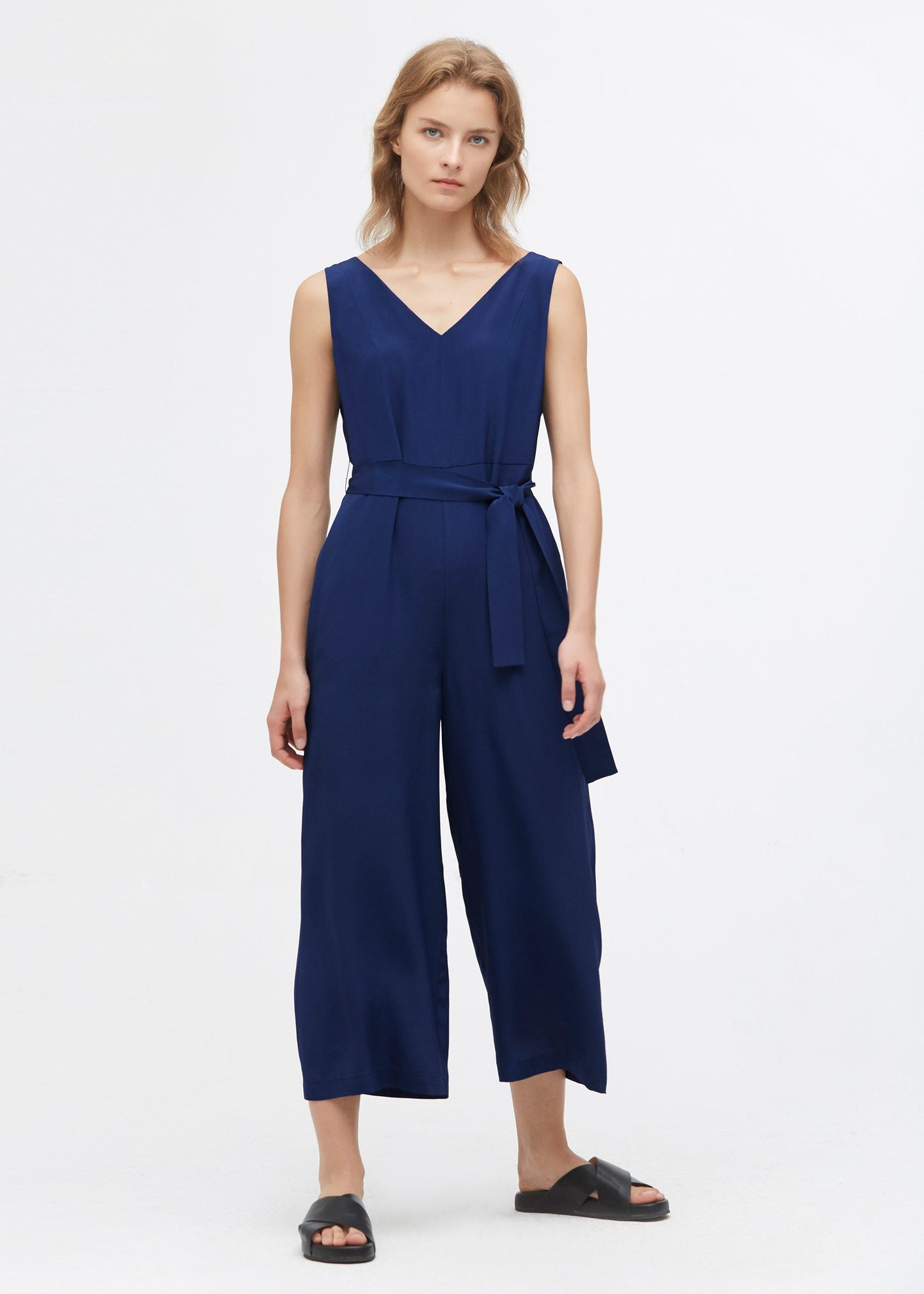 Schicker Jumpsuit aus Seide mit weitem Bein