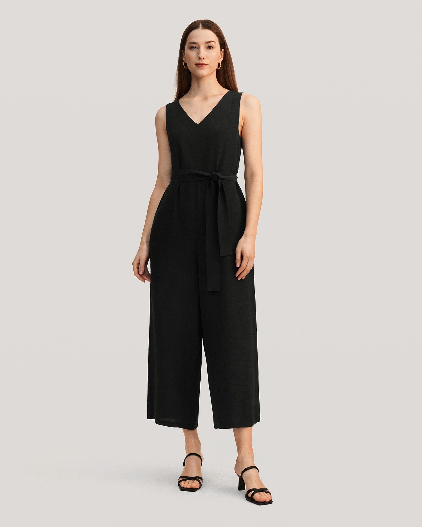 Schicker Jumpsuit aus Seide mit weitem Bein