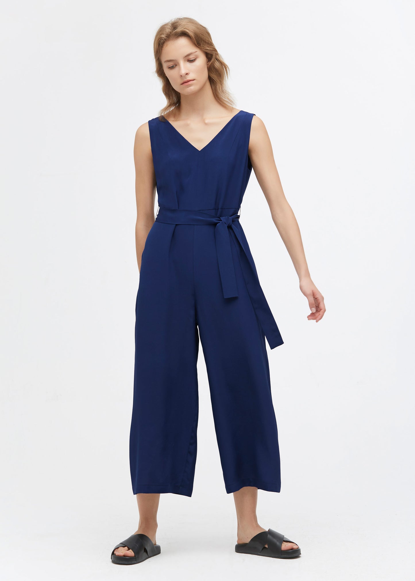 Schicker Jumpsuit aus Seide mit weitem Bein