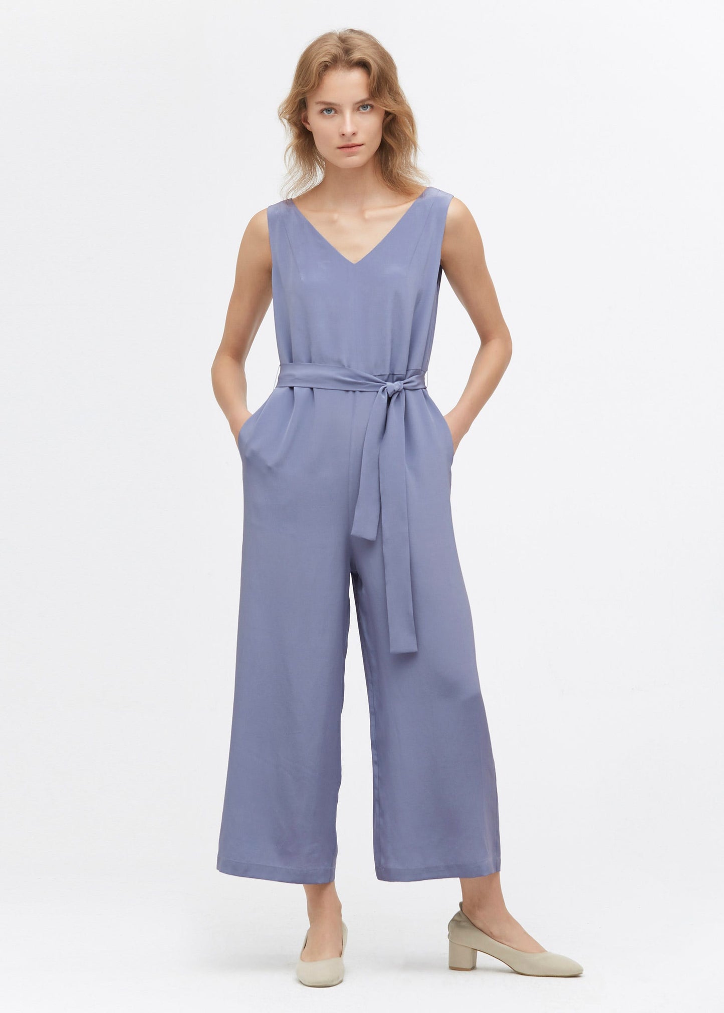 Schicker Jumpsuit aus Seide mit weitem Bein